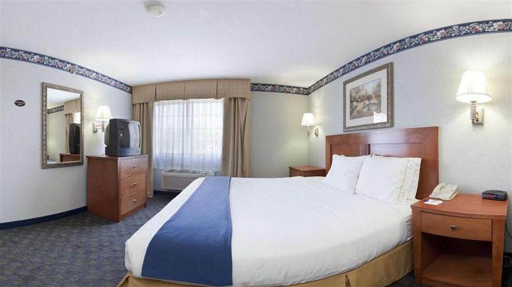 Comfort Inn & Suites Napoleon Eksteriør billede
